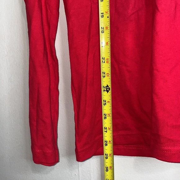 🍂Red long sleeve with green detailing “Drink up Grinches”! - Picture 4 of 7